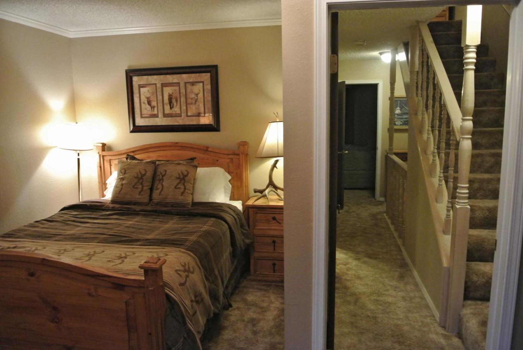 Claim Jumper Townhouse 16 - On The River - Across From The Fishing Ponds - In Town - Near The Ski Area - Fireplace - Wifi - Sate Red River Ngoại thất bức ảnh