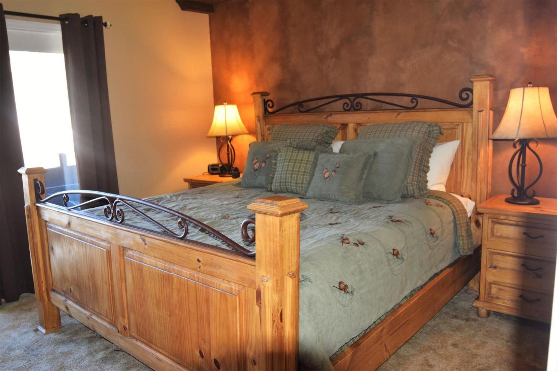 Claim Jumper Townhouse 16 - On The River - Across From The Fishing Ponds - In Town - Near The Ski Area - Fireplace - Wifi - Sate Red River Ngoại thất bức ảnh