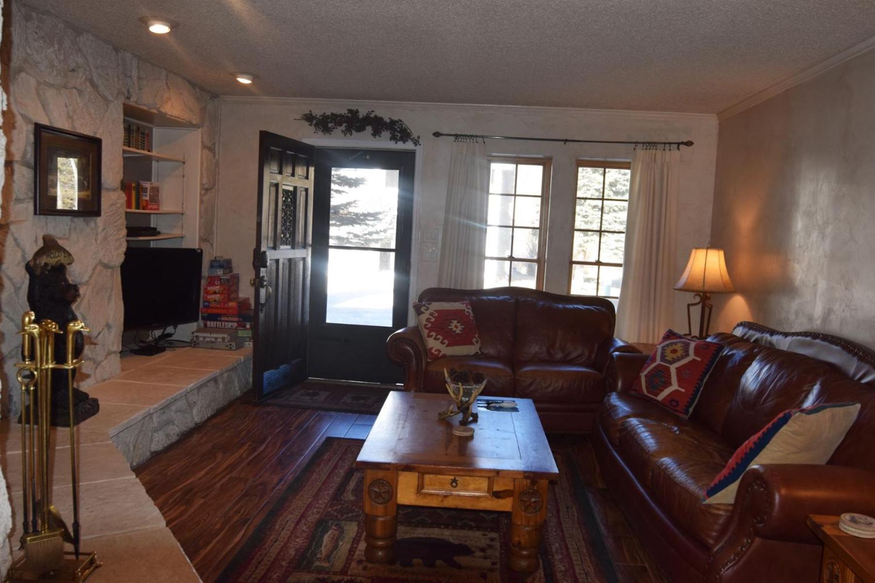 Claim Jumper Townhouse 16 - On The River - Across From The Fishing Ponds - In Town - Near The Ski Area - Fireplace - Wifi - Sate Red River Ngoại thất bức ảnh